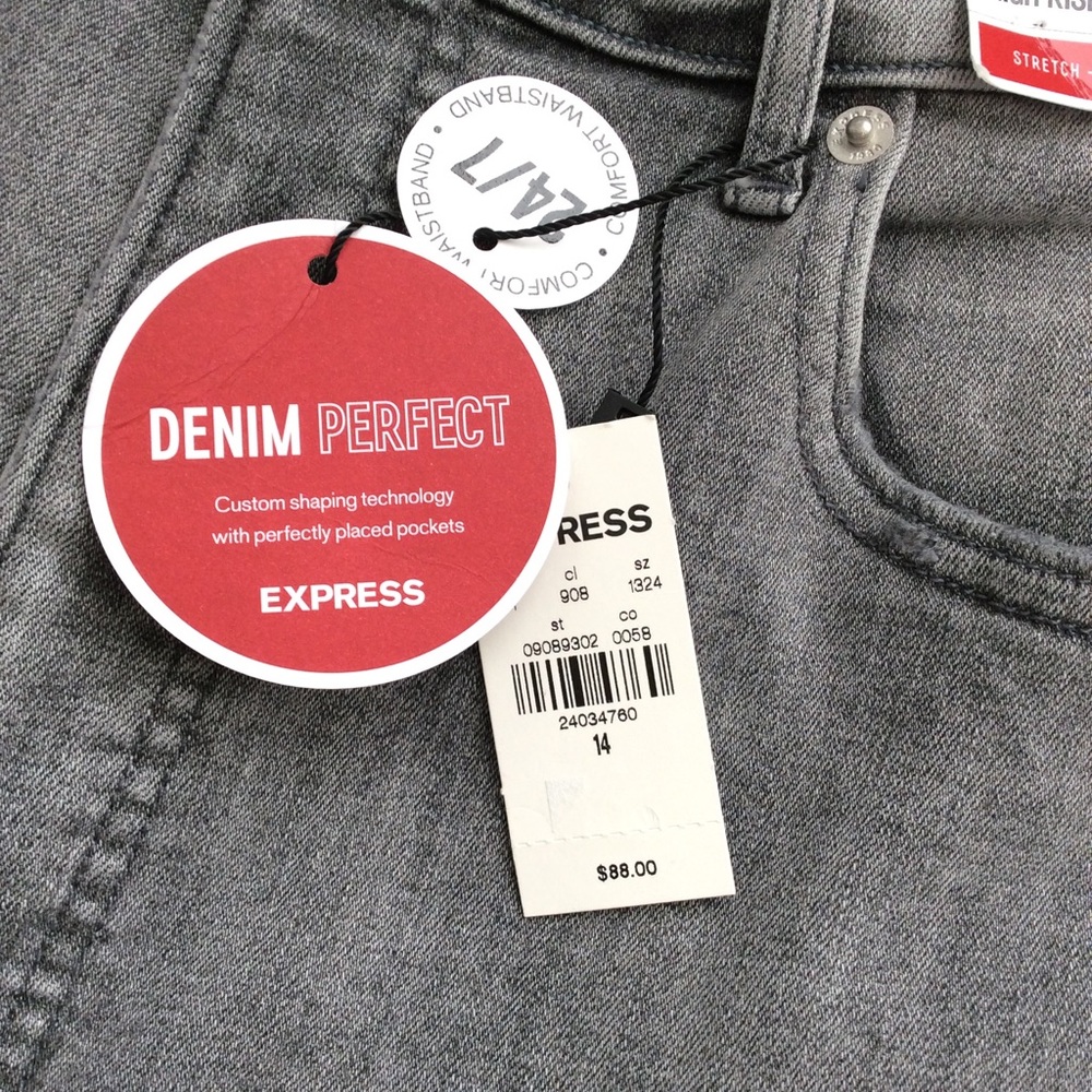 NWT Express High Rise Cropped Flare Jean - Picture 5 of 7